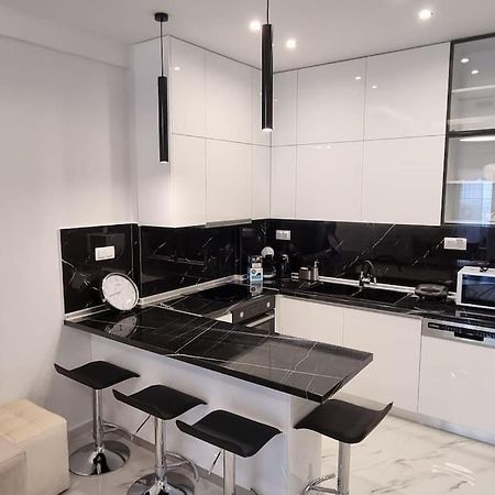 Luxurious Apartment In The Heart Of Thessaloniki Exterior photo